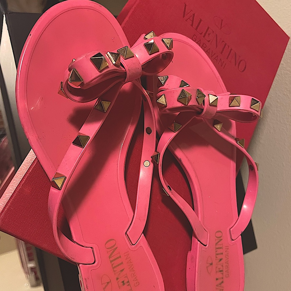 Discontinued color. Sole in good condition